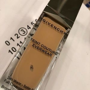 Givenchy foundation sunscreen p200